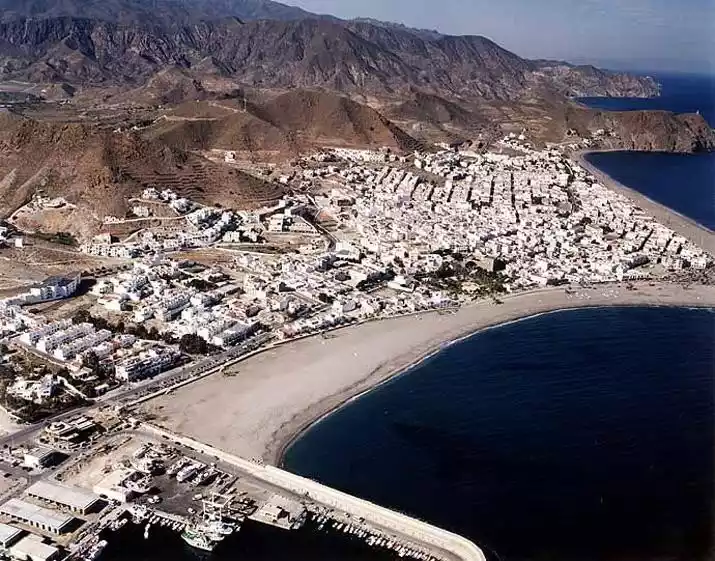 Playa de los Barquicos-Los Cocones